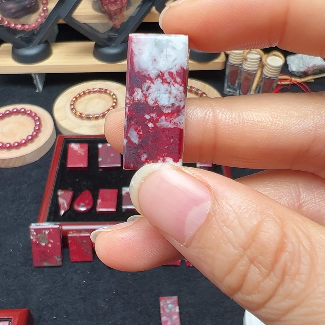 天然辰砂天然朱砂无事牌重量11.4g