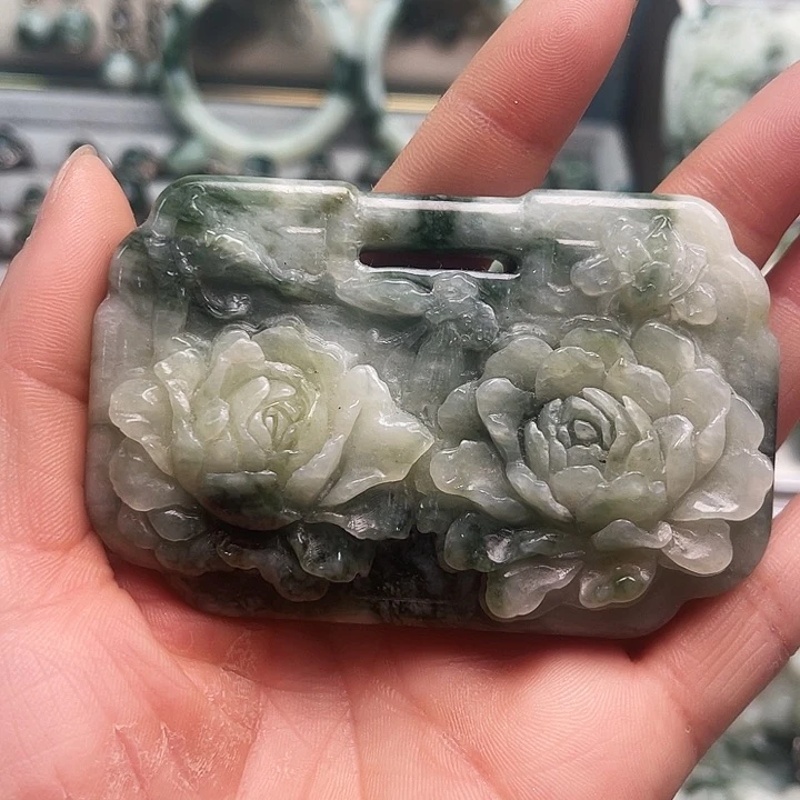 透闪石-蛇纹石玉颈饰未镶嵌文*