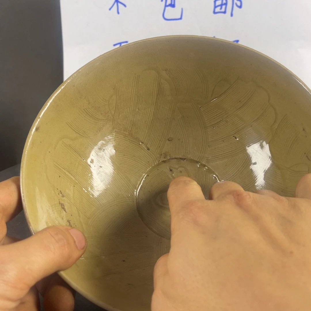 罐漂亮的小女孩儿