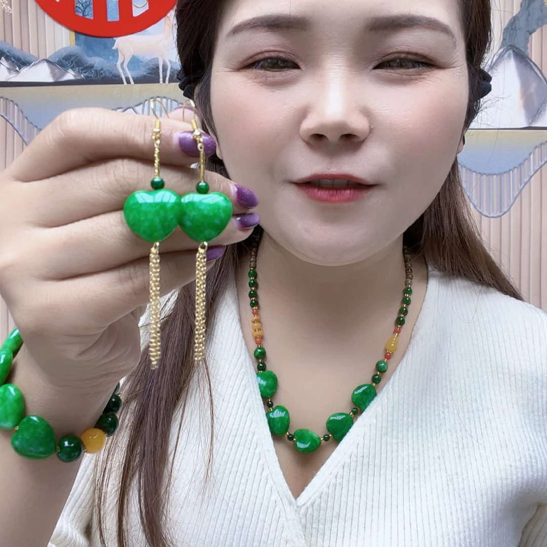翡翠未镶嵌颈饰耳坠