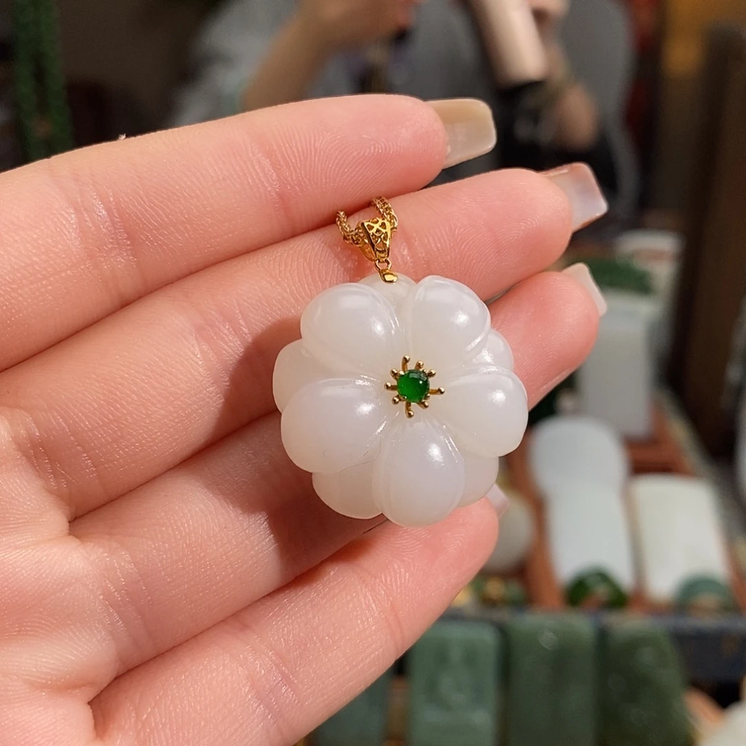 和田玉18K金镶嵌吊坠(赠链)