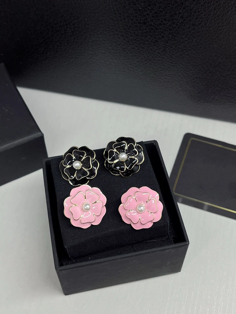 铜合金仿珍珠耳饰 耳钉女法式日韩小香风优雅少女风耳饰精致粉色
