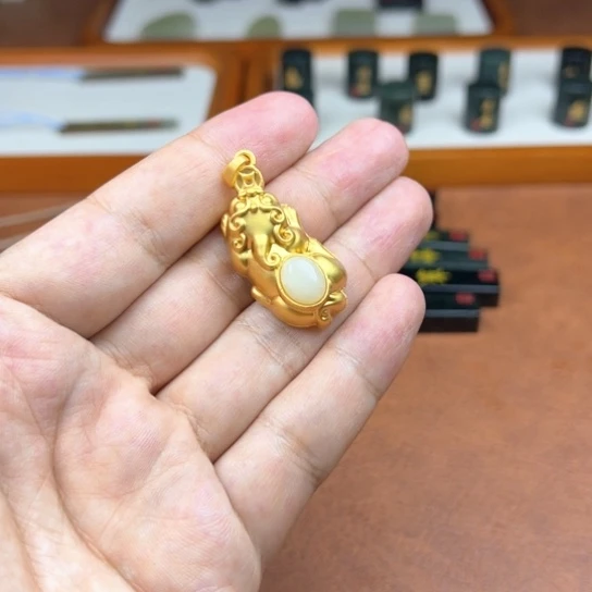 和田玉（糖玉）未镶嵌颈饰
