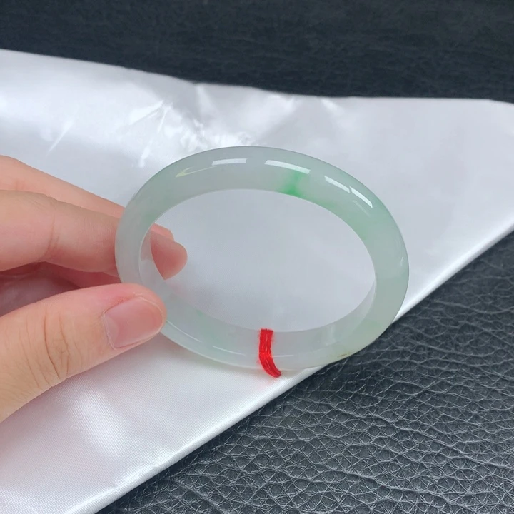 翡翠手镯（贵妃镯）未镶嵌