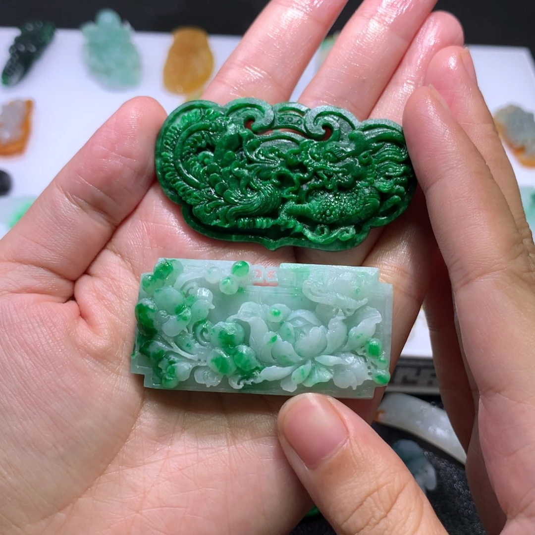 未镶嵌定制翡翠沫**?花牌