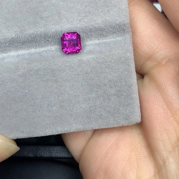 蓝宝石裸石1.56ct无烧薰衣草紫蓝宝吉尔德