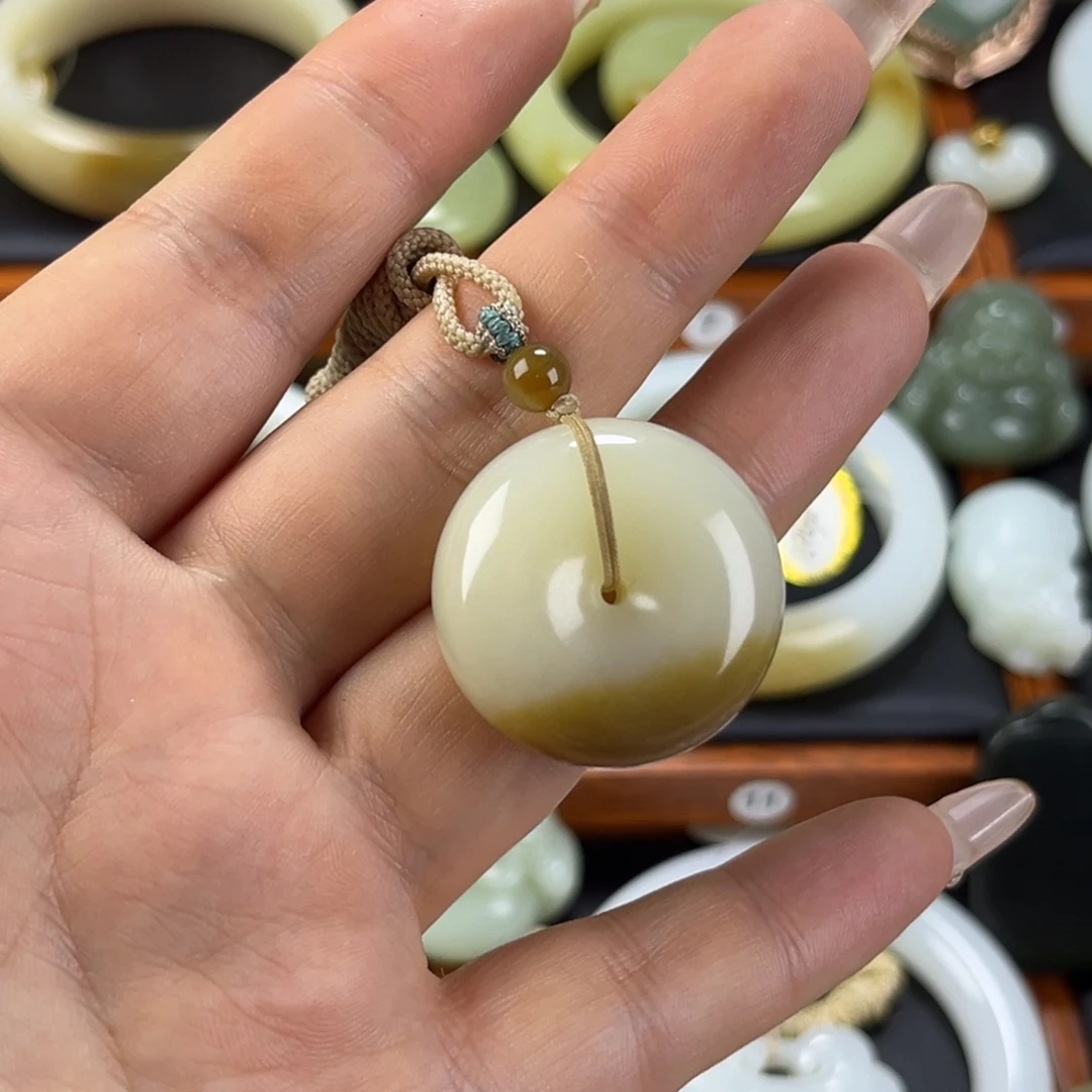 颈饰未镶嵌和田玉（糖玉）