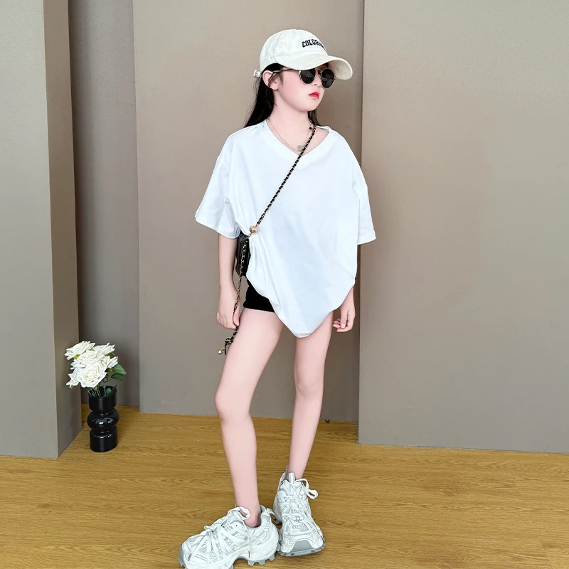 女童夏季2025新款儿童夏装宽松白色短袖大V领t恤休闲短裤两件套潮
