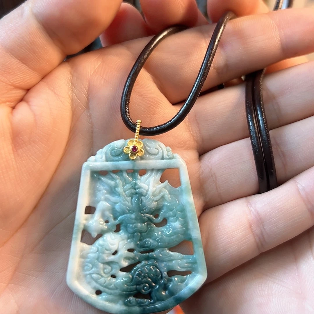 翡翠颈饰未镶嵌吊坠