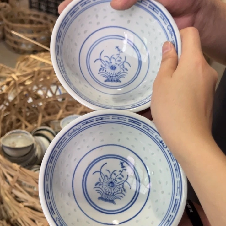 雪***凡摆件怀旧瓷器，默认微瑕，介意勿拍