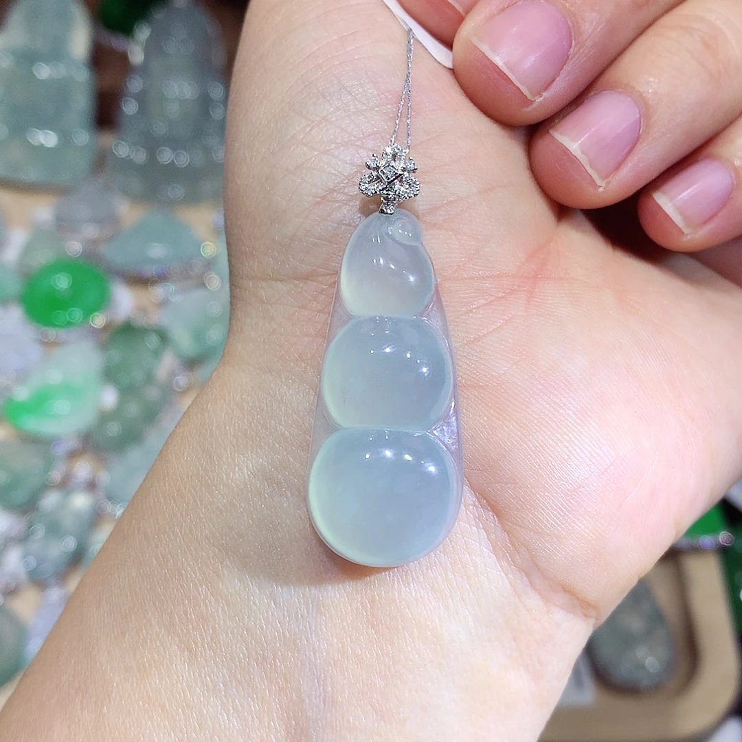 翡翠18K金镶嵌颈饰豆子