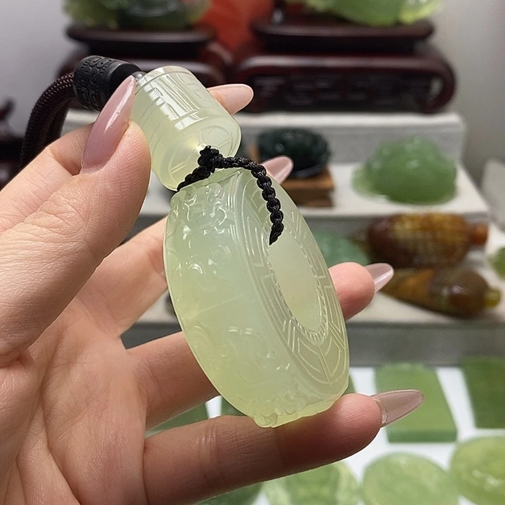 未镶嵌岫玉手把件多*