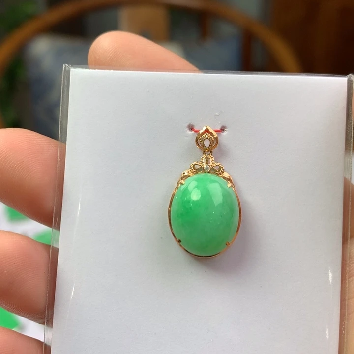 翡翠18K金镶嵌颈饰翡翠吊坠