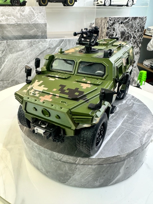 1:18东风猛士迷彩越野车合金模型仿真合金军事战车模型摆件玩具