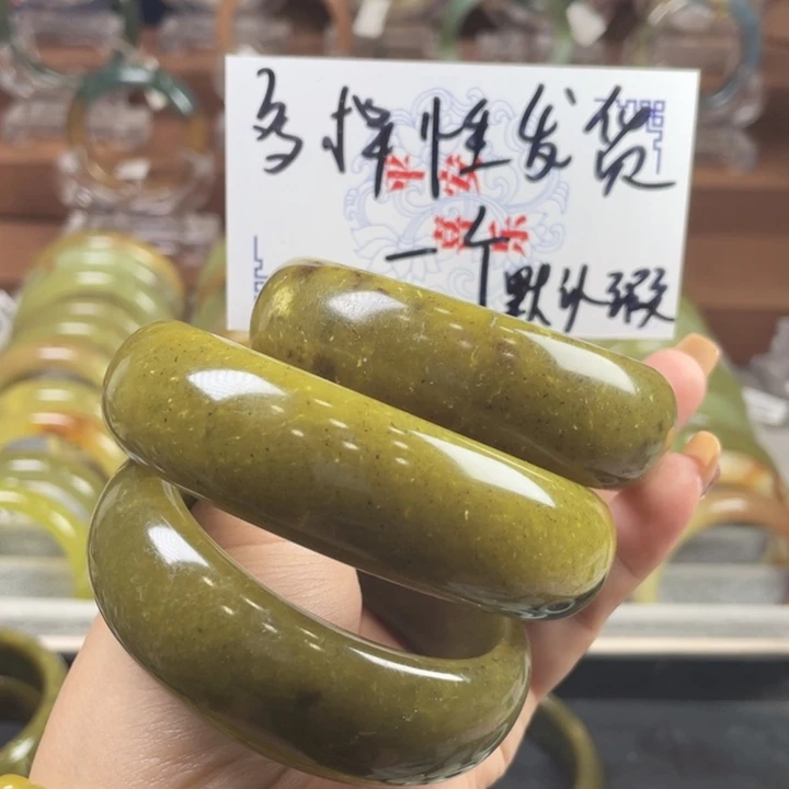 蛇纹石玉未镶嵌手镯