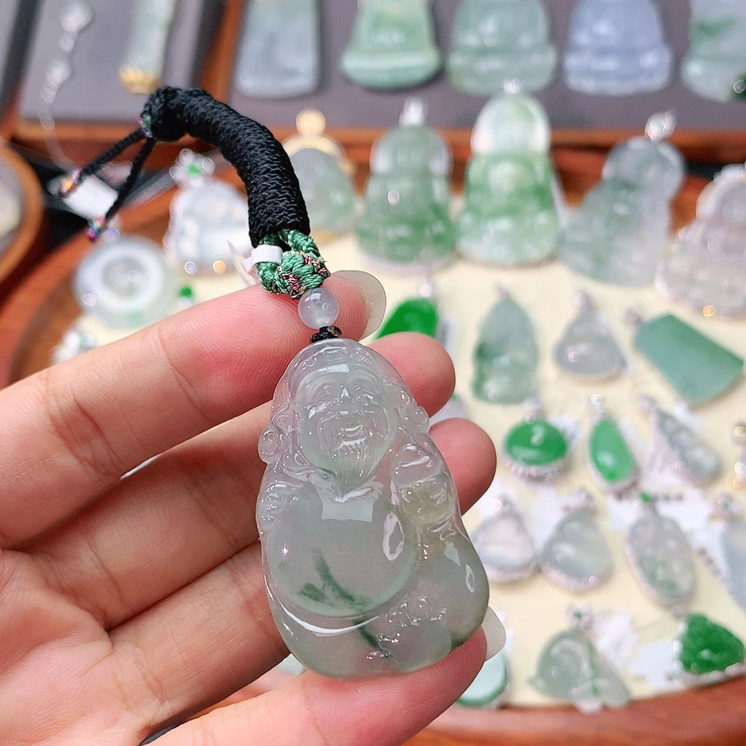 翡翠未镶嵌颈饰财神爷