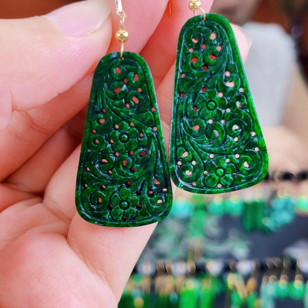 18K金镶嵌翡翠耳饰