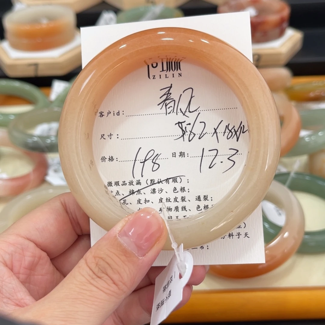 未镶嵌手镯石英质玉春**意