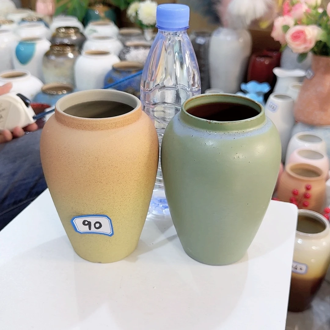 90号一对小花瓶高16厘米瑕疵