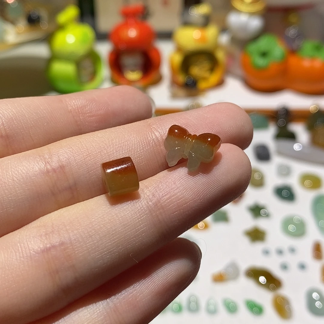 黄***仙翡翠未镶嵌颈饰蝴蝶结