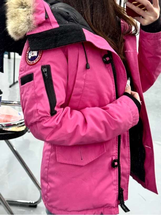 99新 CANADA GOOSE /XS码/粉色毛领羽绒服
