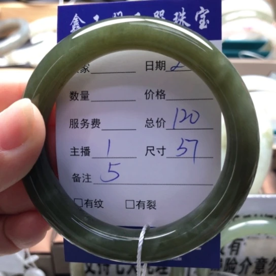 和田玉手镯未镶嵌独**?