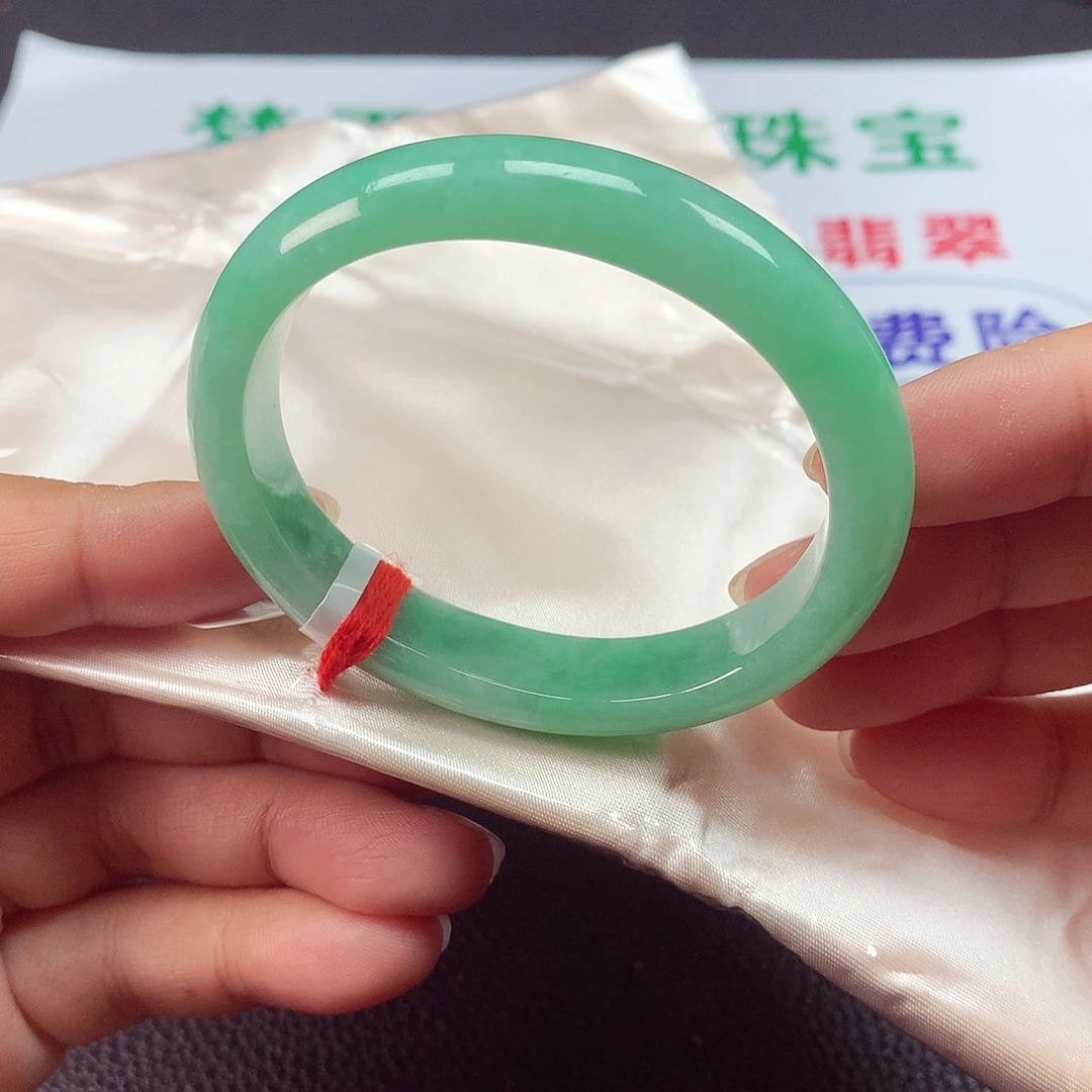 翡翠手镯（贵妃镯）未镶嵌天然缅甸A货翡翠手镯