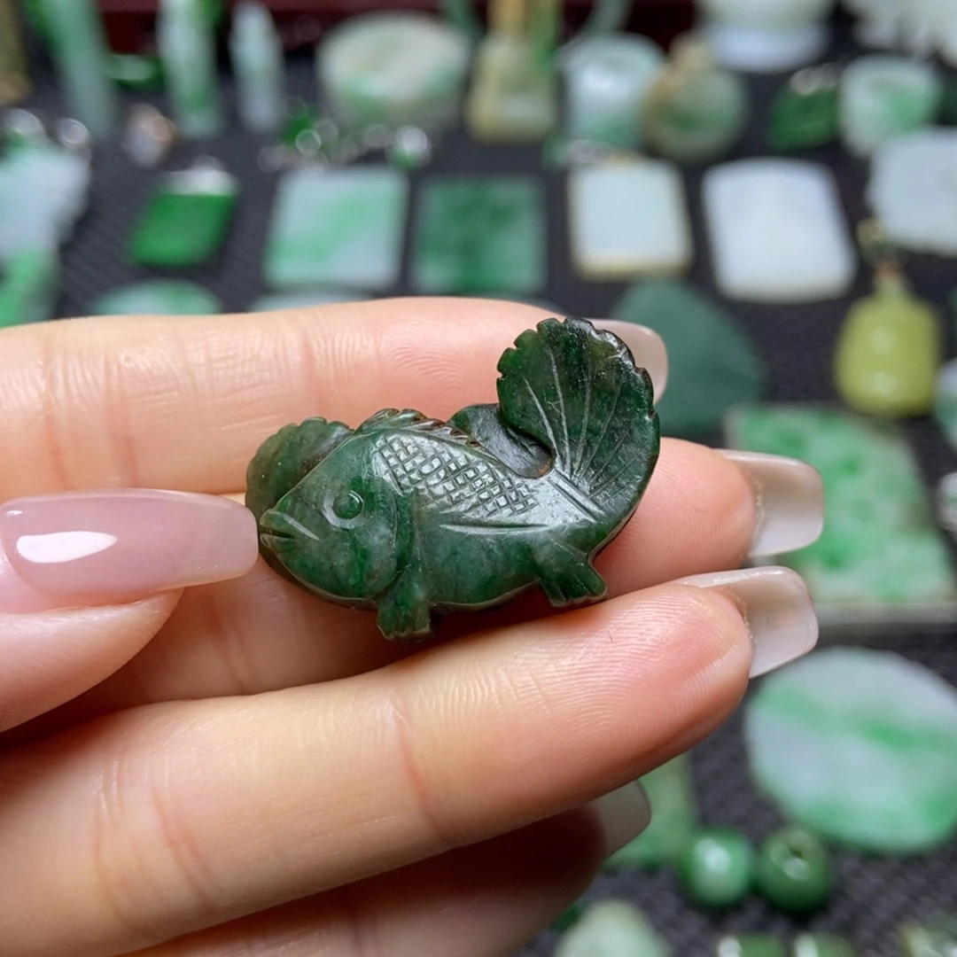 翡翠未镶嵌挂件清