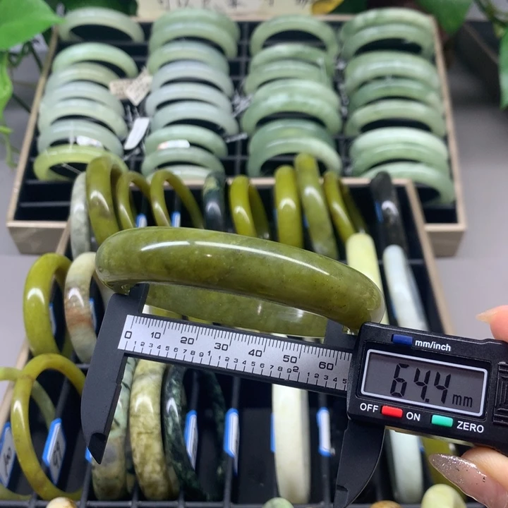 蛇纹石玉未镶嵌手镯95