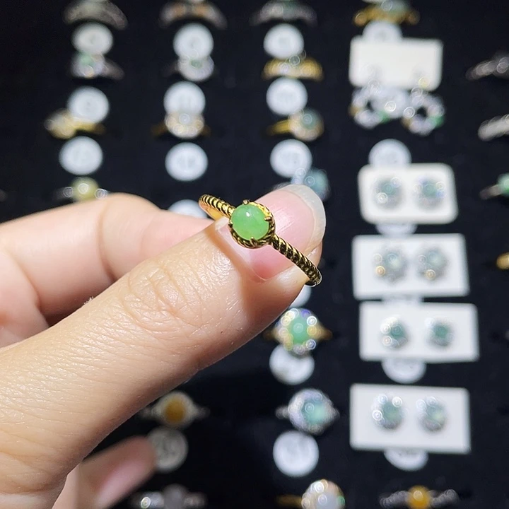 翡翠未镶嵌戒指戒指