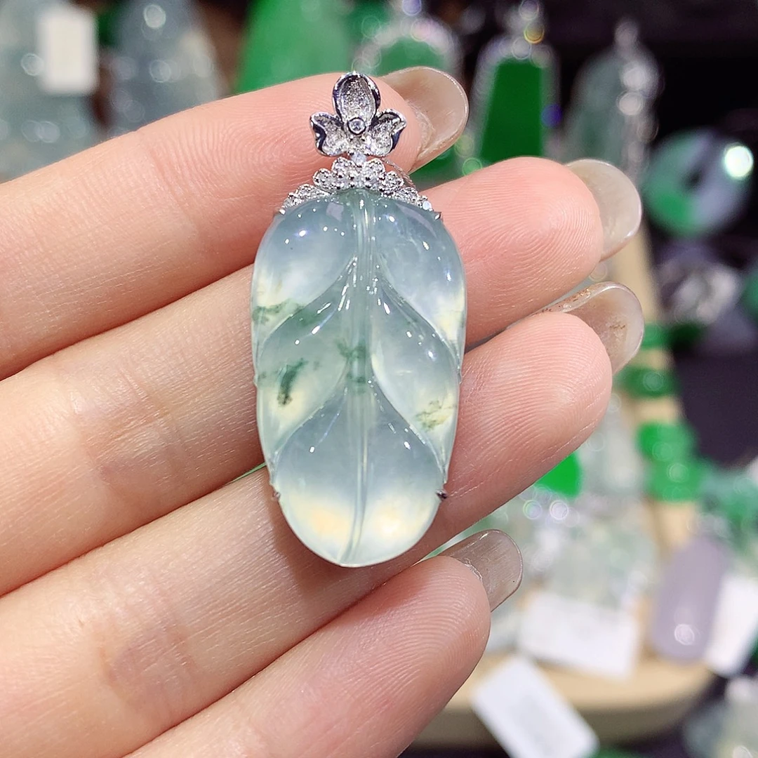 翡翠18K金镶嵌颈饰叶