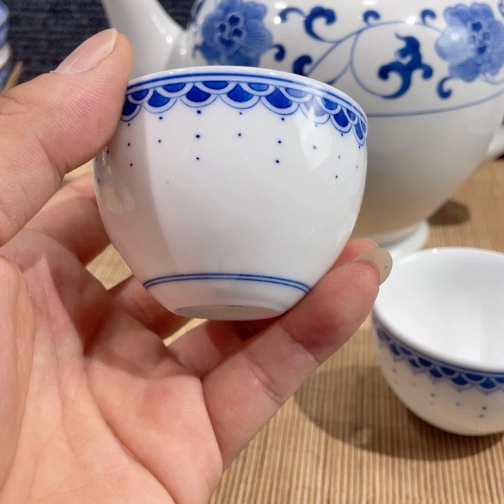 青花手绘主人杯一个