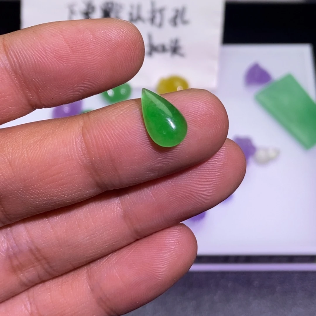 翡翠未镶嵌颈饰吊坠