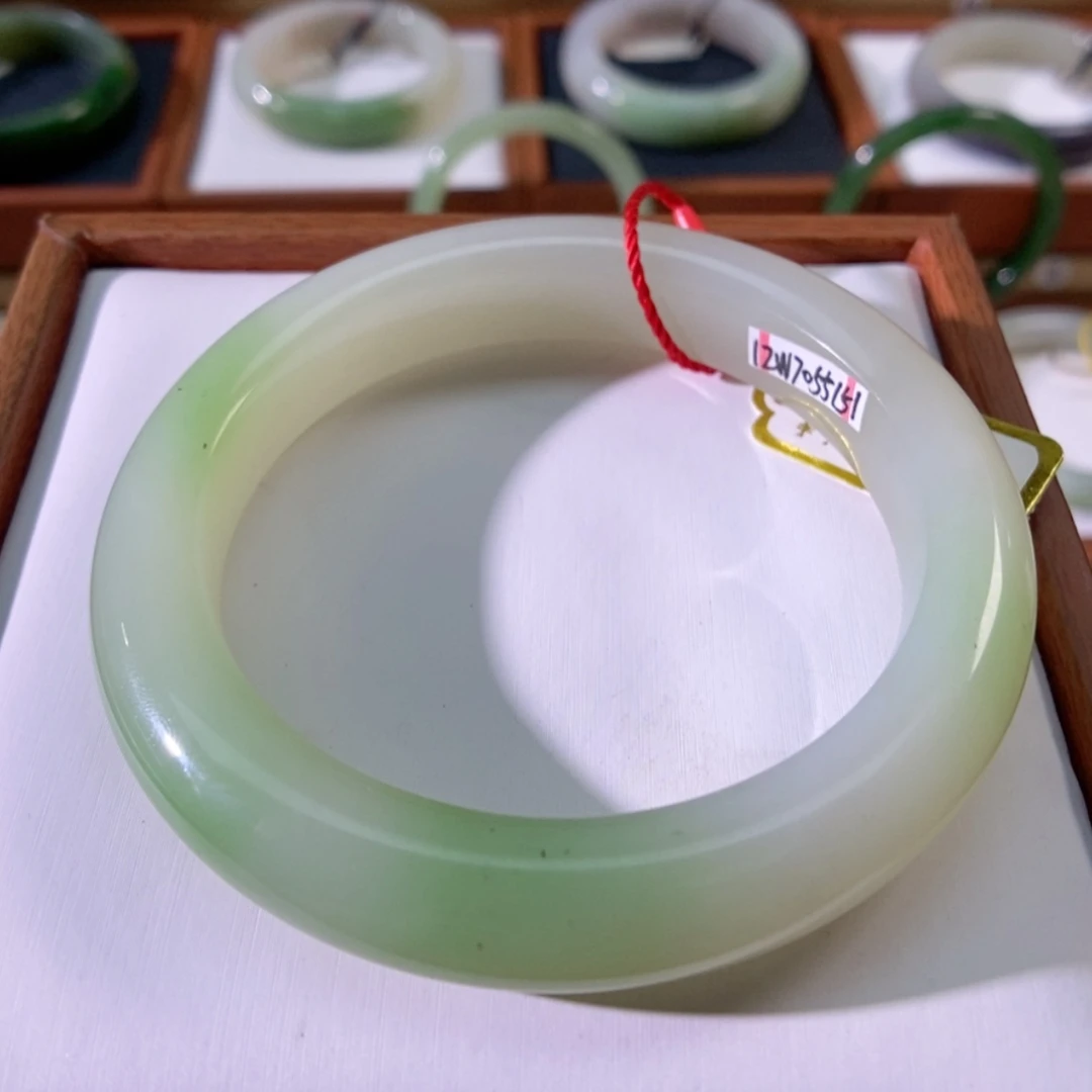 【闪购商品】未镶嵌手镯和田玉（翠青玉）