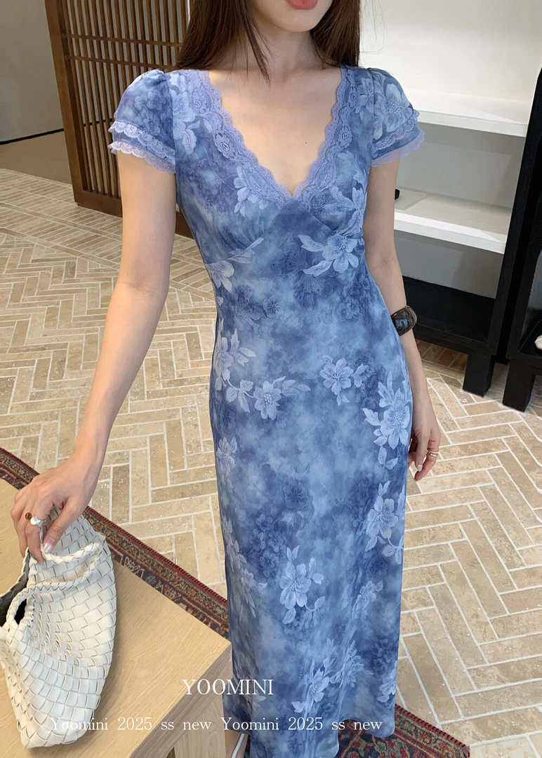 V领蕾丝拼接碎花修身显瘦高雅度假风短袖长裙连衣裙