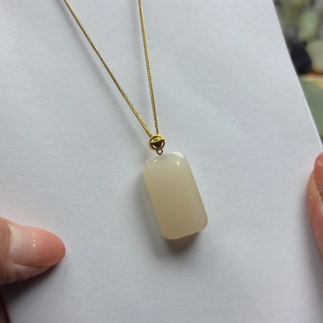 和田玉18K金镶嵌颈饰