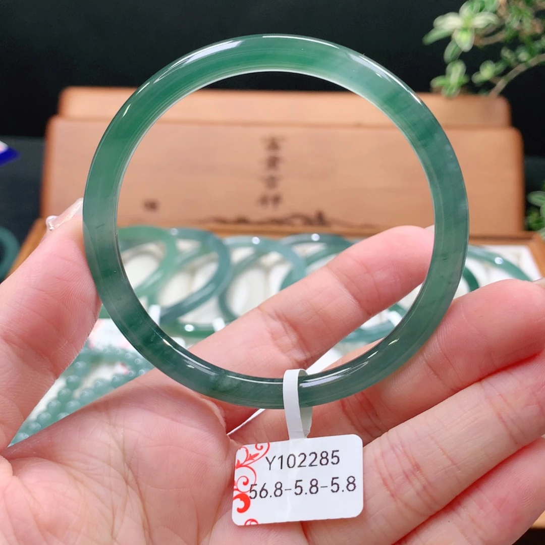 翡翠手镯未镶嵌天然