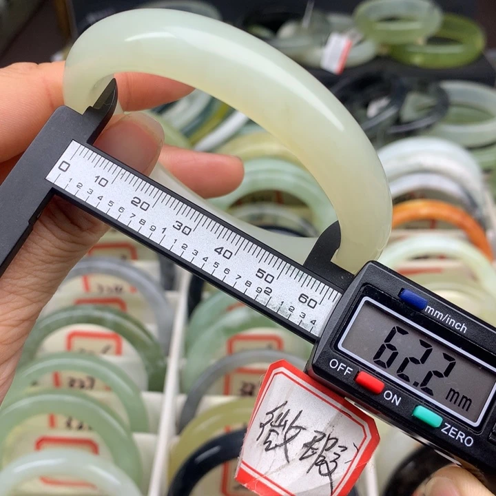 蛇纹石玉未镶嵌手镯325