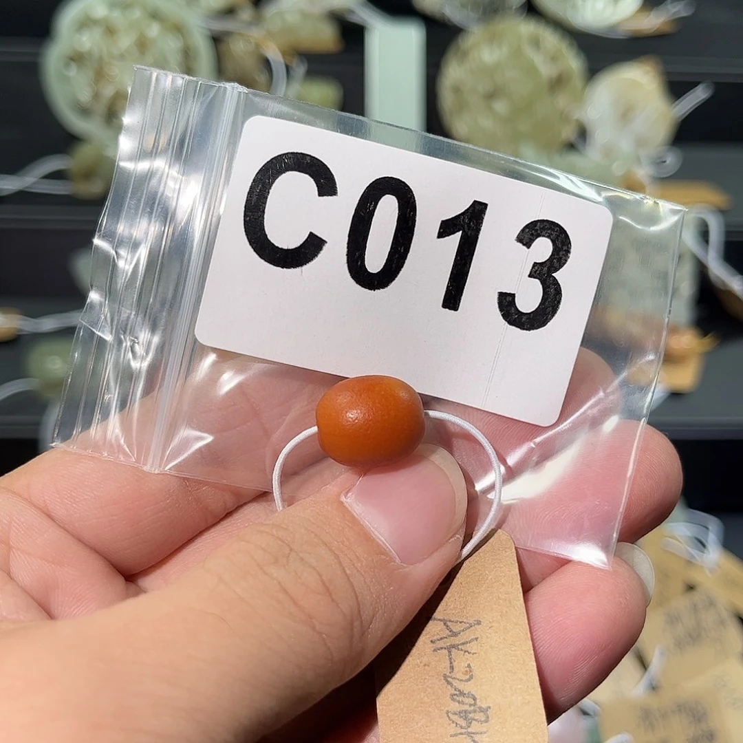 春***回未镶嵌颈饰蜜蜡勒子