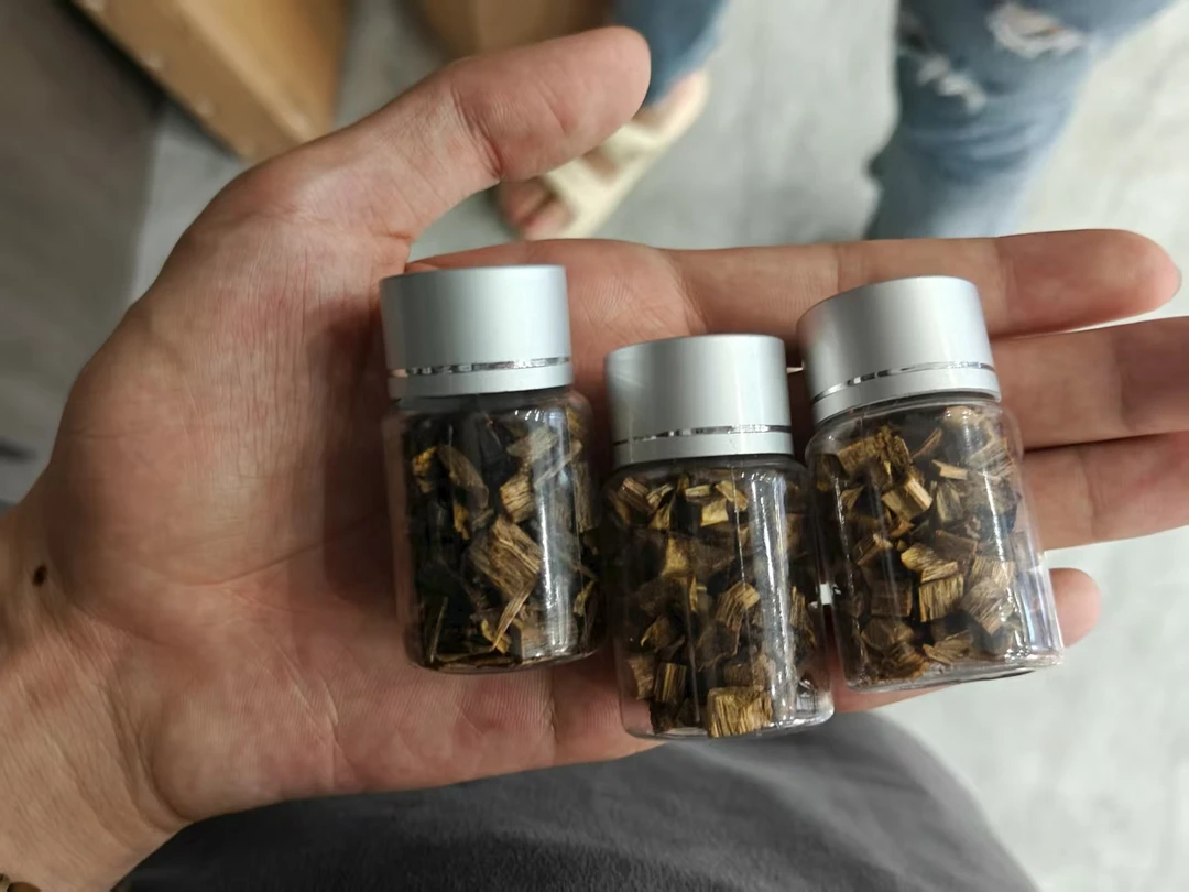HK沉香碎料 DW级（三瓶装）