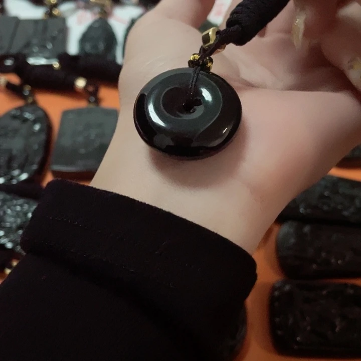 翡翠颈饰未镶嵌烧**士