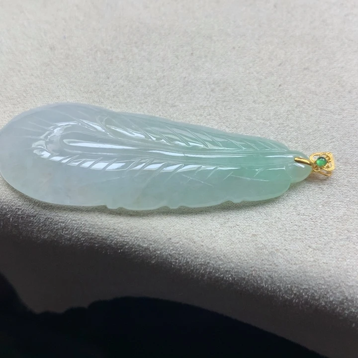 翡翠颈饰18K金镶嵌吊坠