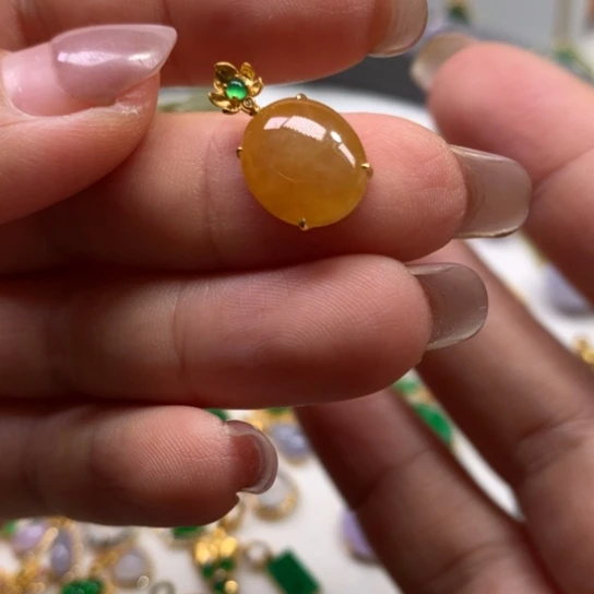 颈饰18K金镶嵌翡翠翡翠