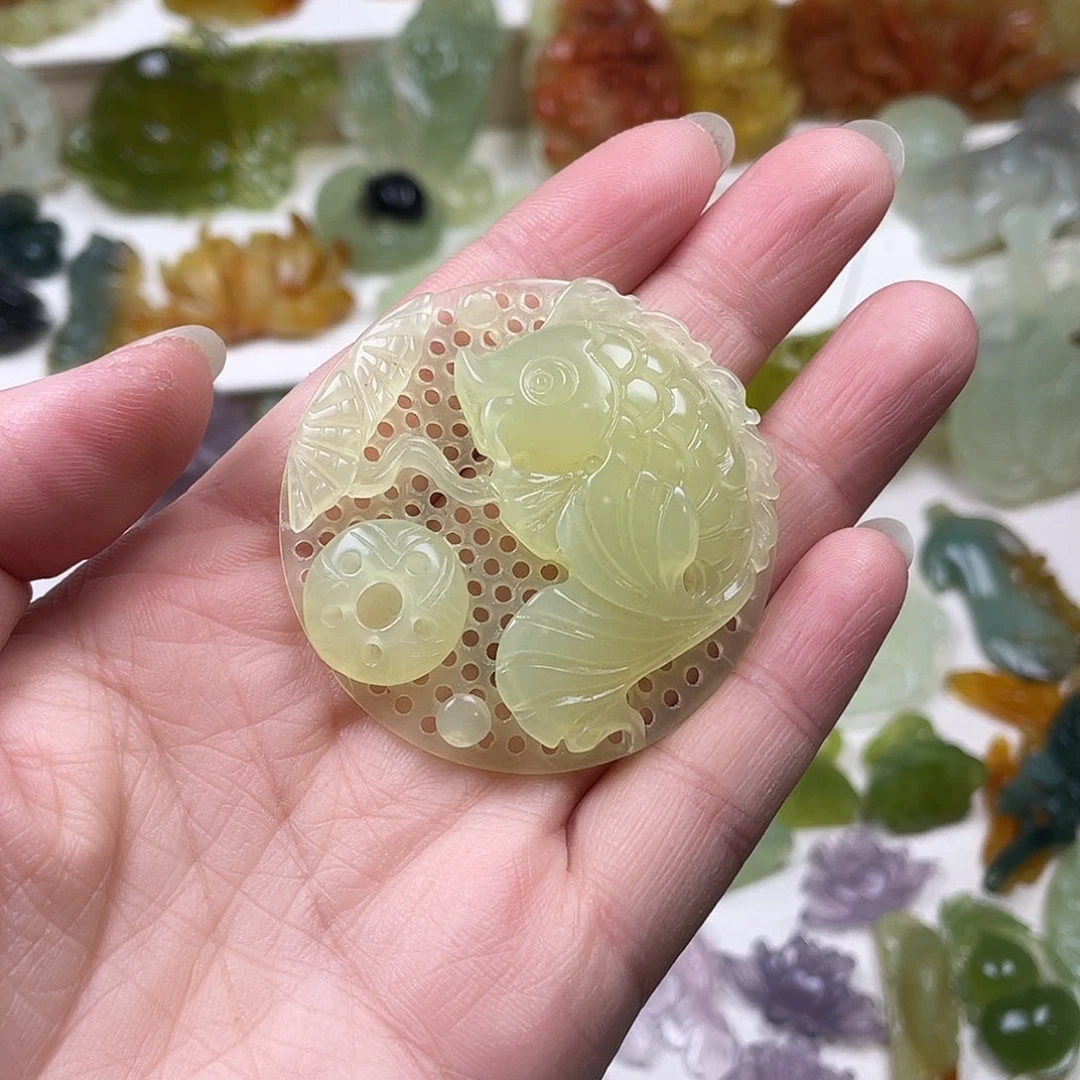 蛇纹石玉未镶嵌颈饰