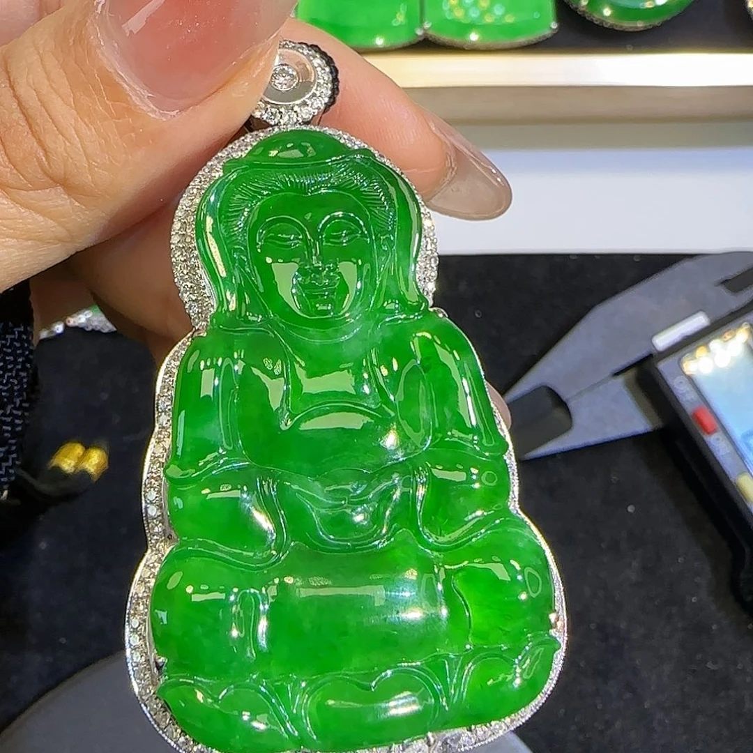 翡翠颈饰18K金镶嵌。