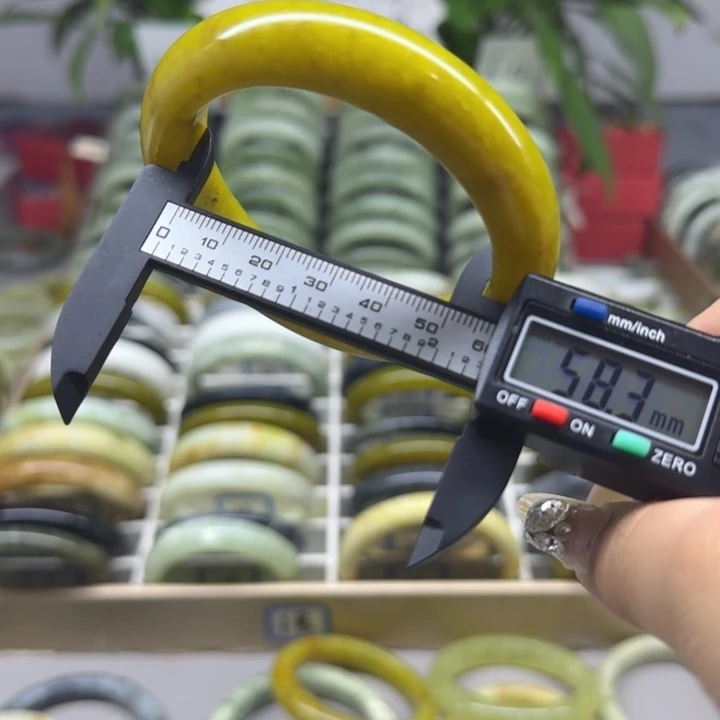 蛇纹石玉未镶嵌手镯39