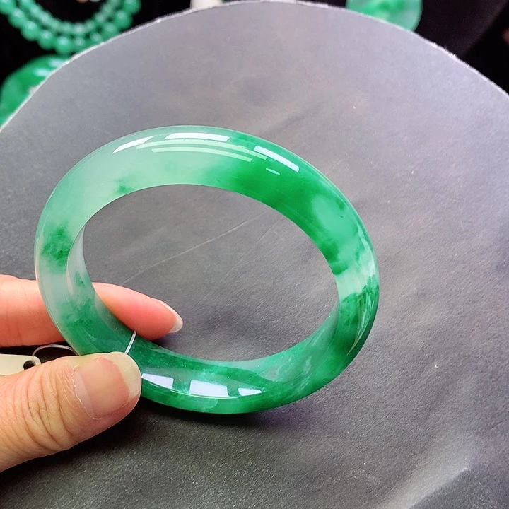未镶嵌手镯石英质玉