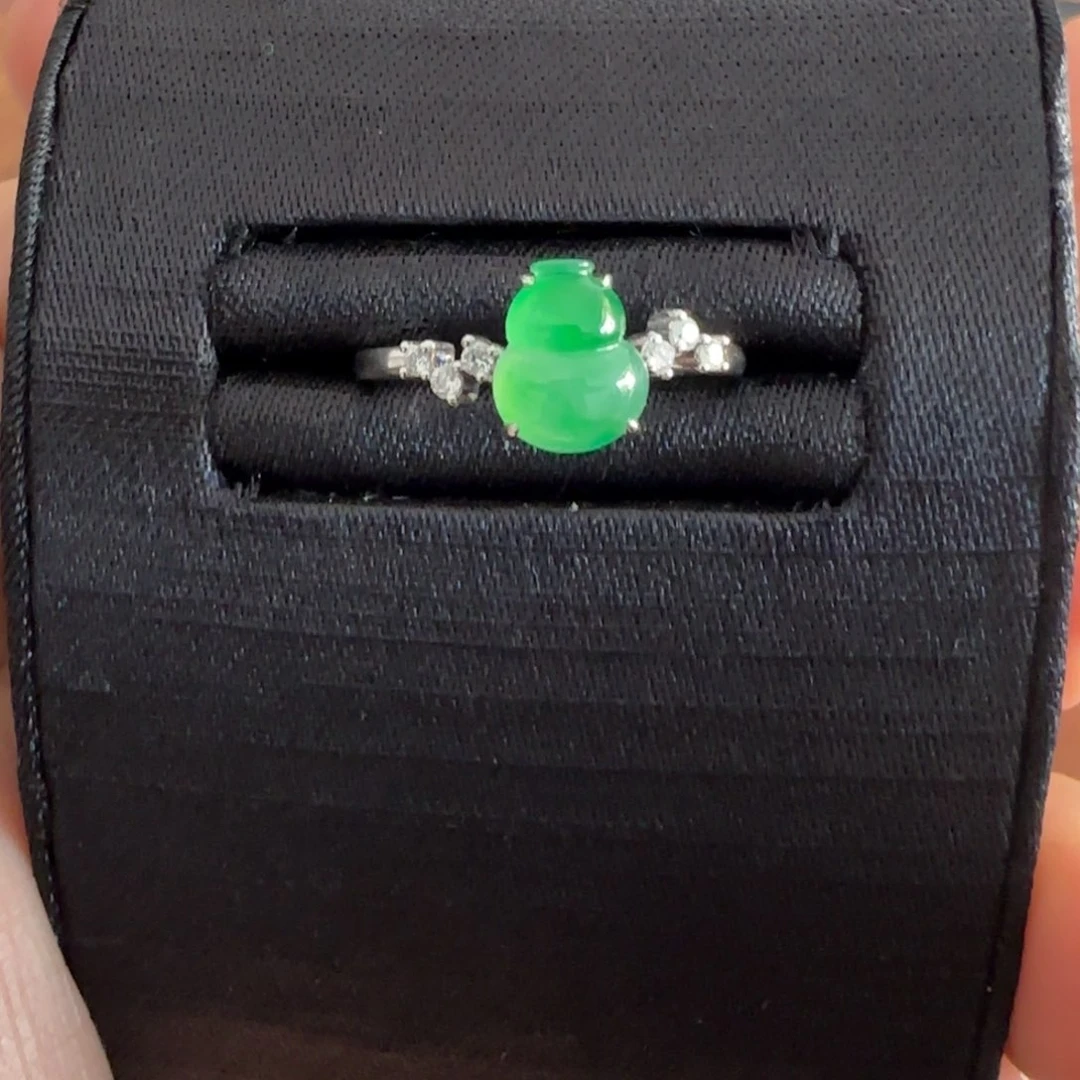 翡翠戒指18K金镶嵌L葫芦