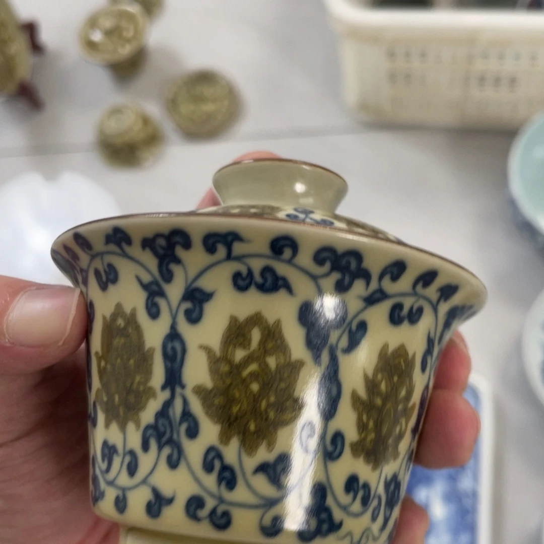 瓷片景德镇釉里金缠枝莲马蹄盖碗