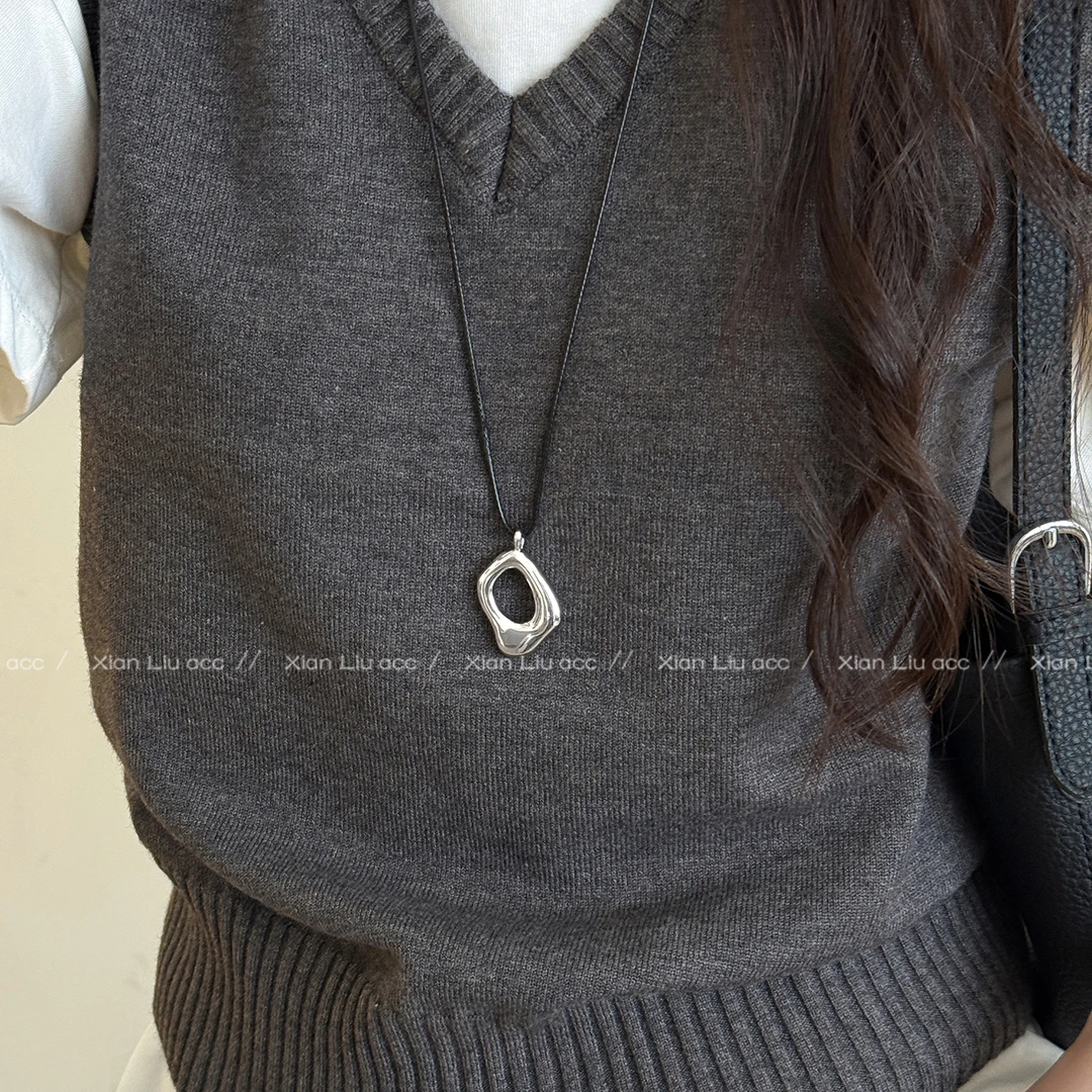 铜皮质项链 银色简约几何吊坠项链女款小众高级感气质毛衣链配饰